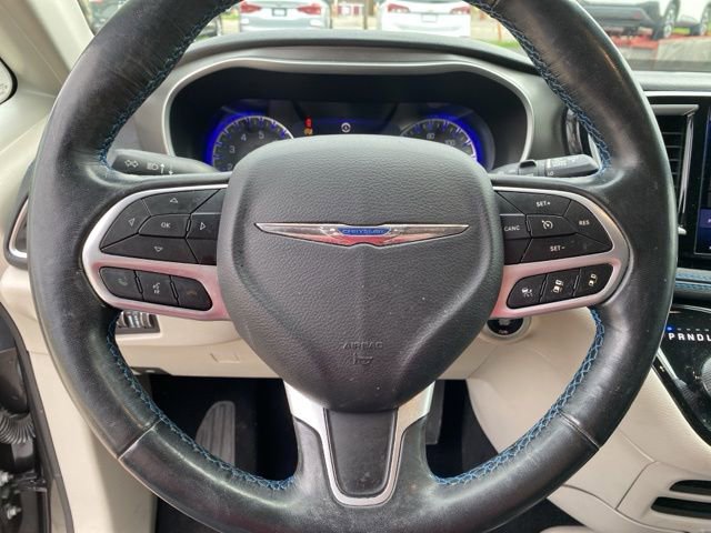 Used 2021 Chrysler Pacifica Touring-L FWD image 17