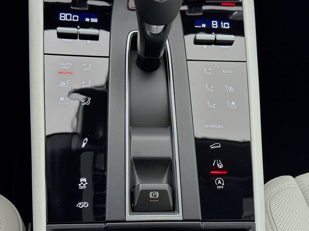New 2026 Porsche Macan AWD/4WD image 23