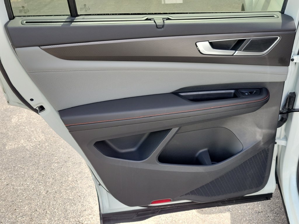 Certified 2024 Volkswagen Atlas Peak Edition SEL AWD/4WD image 11