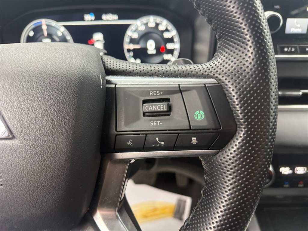 Used 2024 Mitsubishi Outlander 4WD Plug-In Hybrid image 29