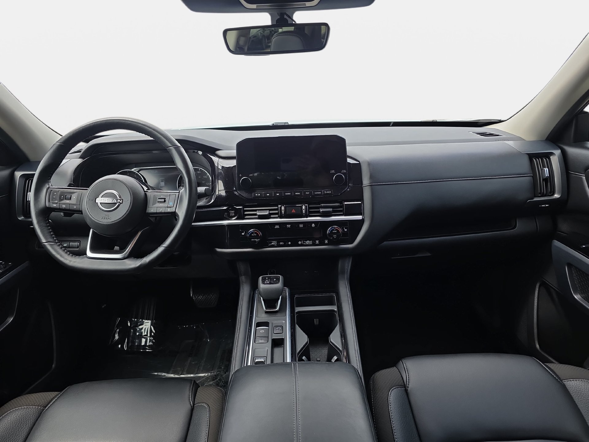Used 2025 Nissan Pathfinder SL FWD image 9