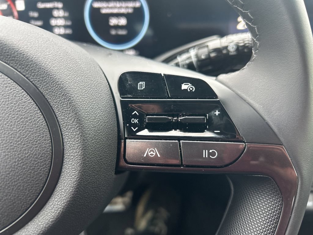 Used 2025 Hyundai Elantra SEL FWD image 13