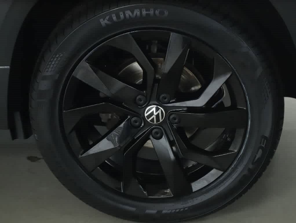 Certified 2023 Volkswagen Taos SE w/ Black Wheel Package AWD/4WD image 39