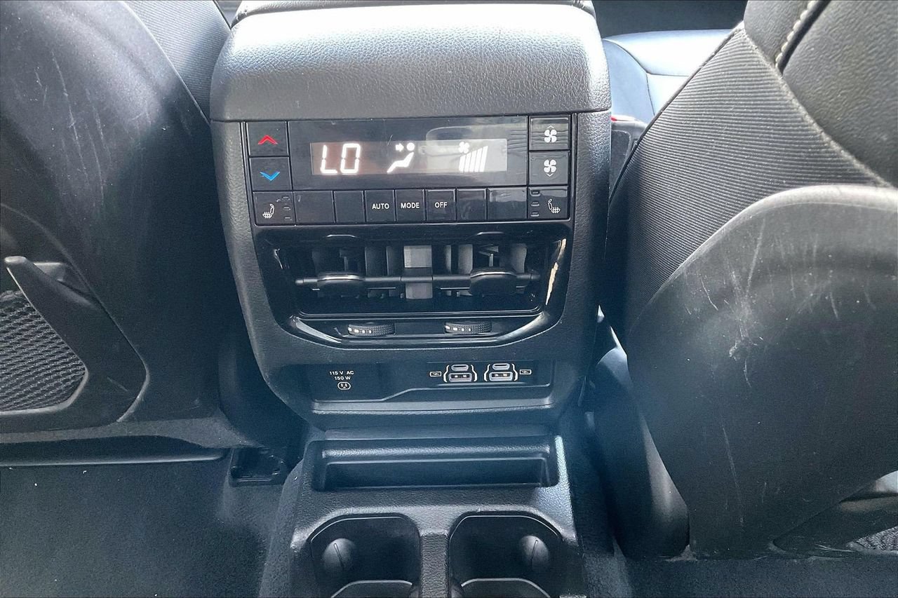 Used 2023 Jeep Grand Cherokee L Limited AWD/4WD image 17