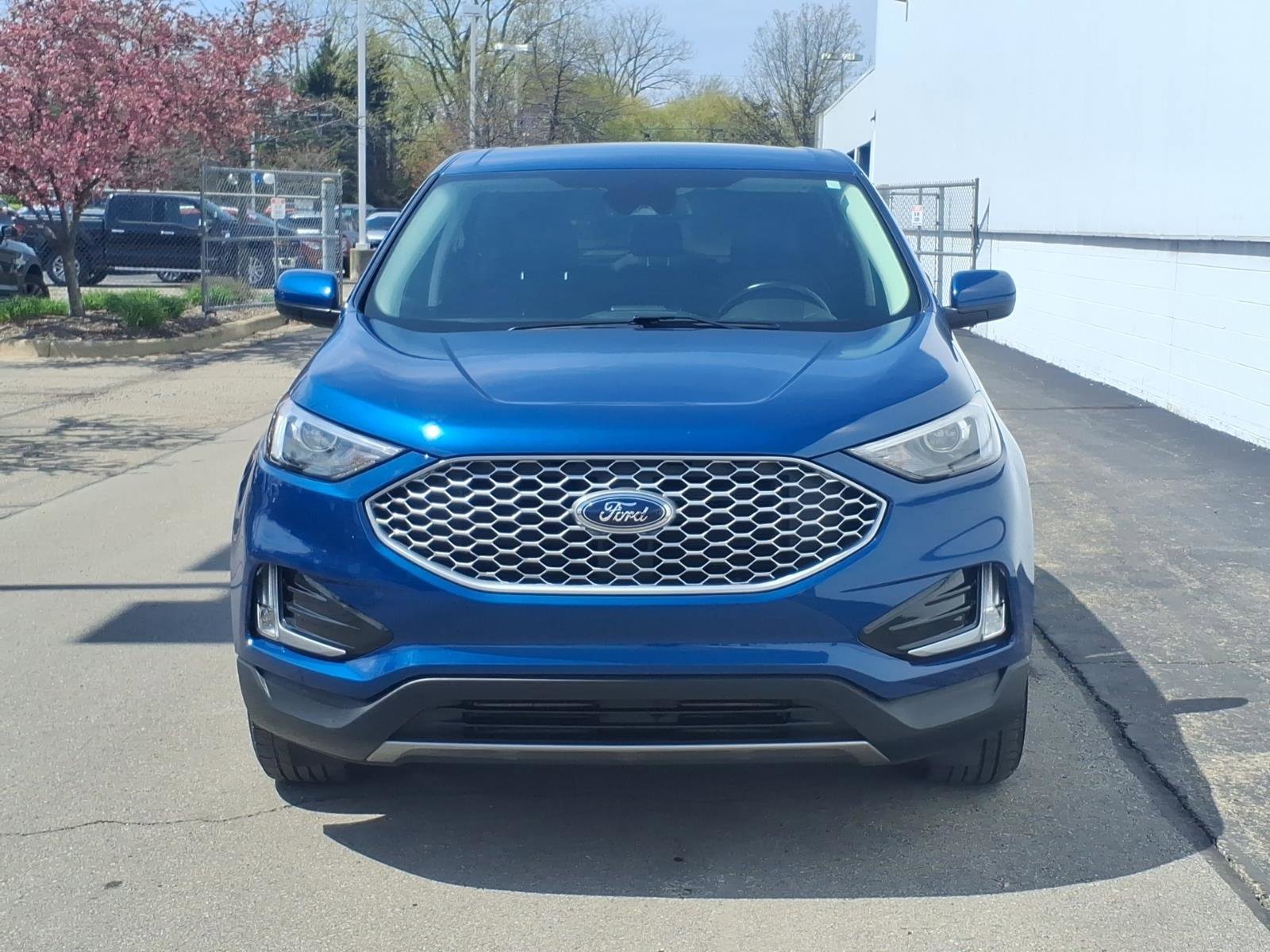 Certified 2023 Ford Edge SEL w/ Convenience Package AWD/4WD image 2