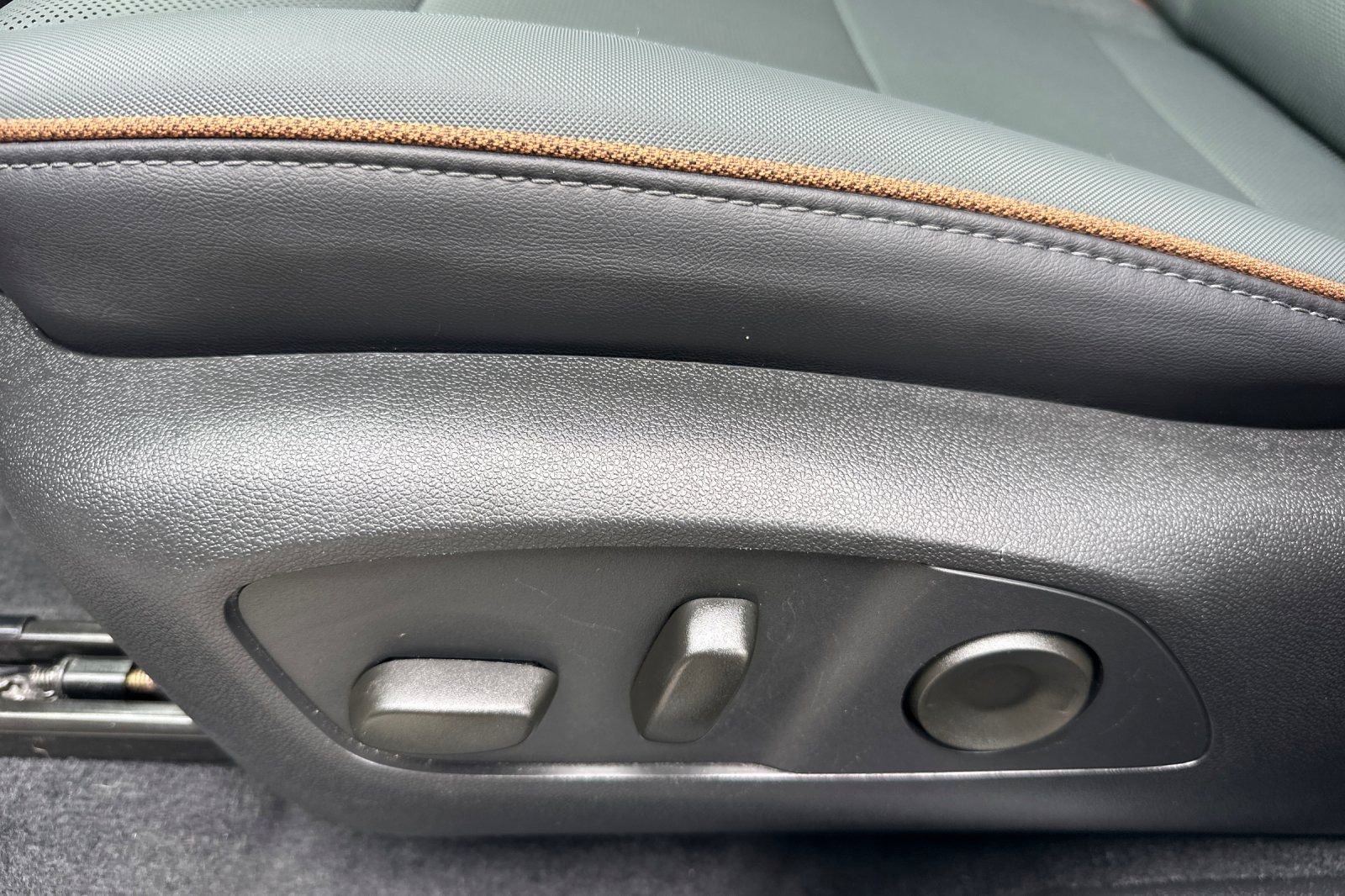 Used 2025 GMC Acadia AT4 w/ LPO, Floor Liner Package image 12
