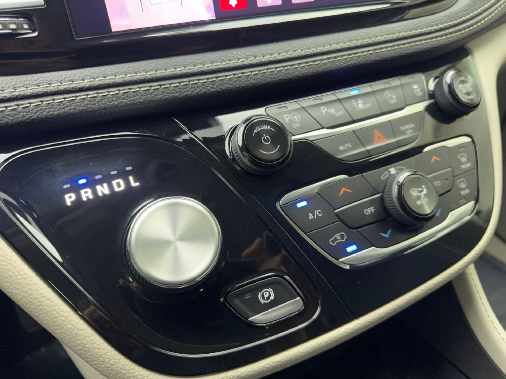 Used 2022 Chrysler Pacifica Limited FWD image 72