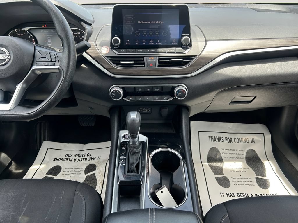 Used 2024 Nissan Altima 2.5 SV FWD image 11
