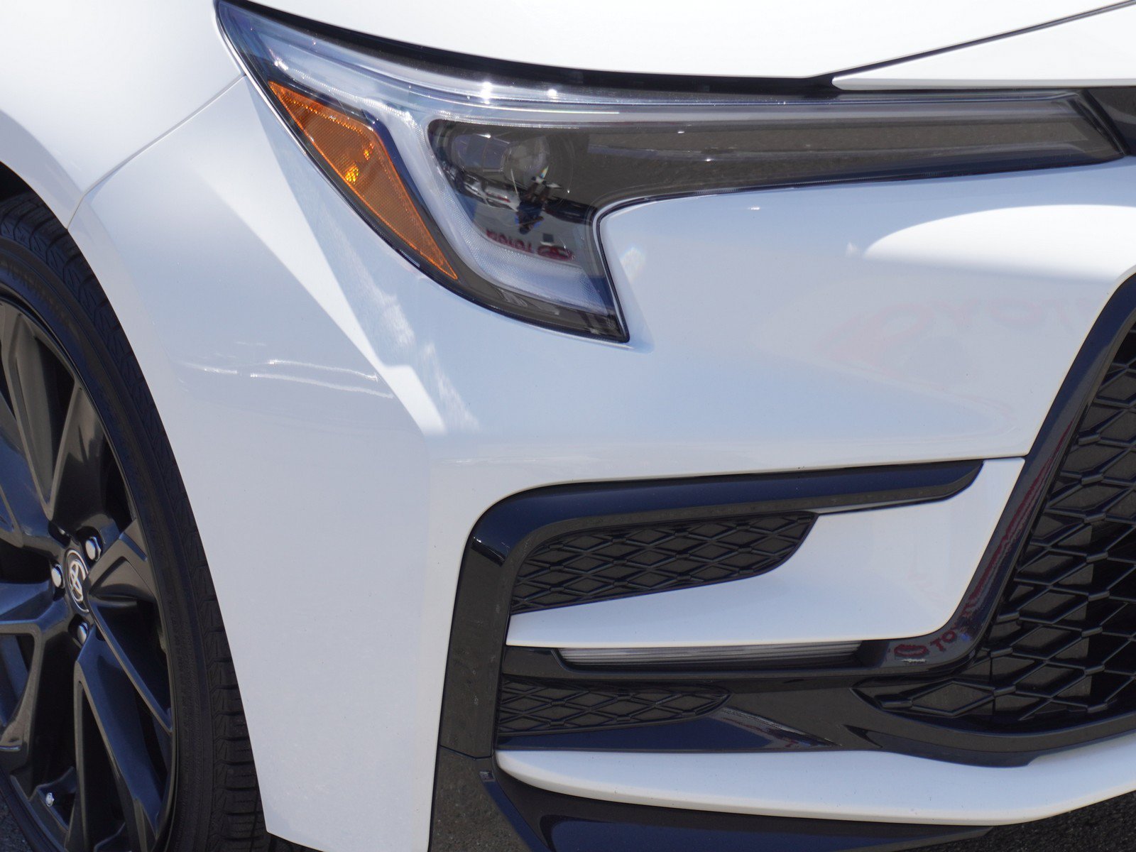 Used 2025 Toyota Corolla SE FWD image 3