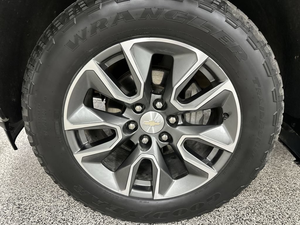 Used 2024 Chevrolet Silverado 1500 LT AWD/4WD image 16