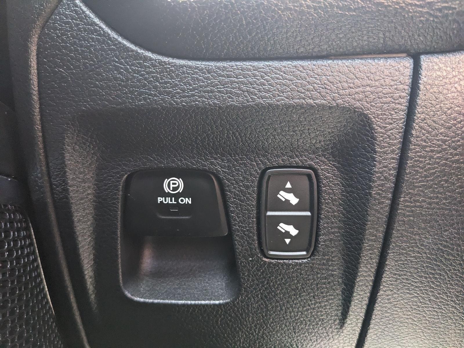 Used 2025 RAM 1500 Laramie AWD/4WD image 14