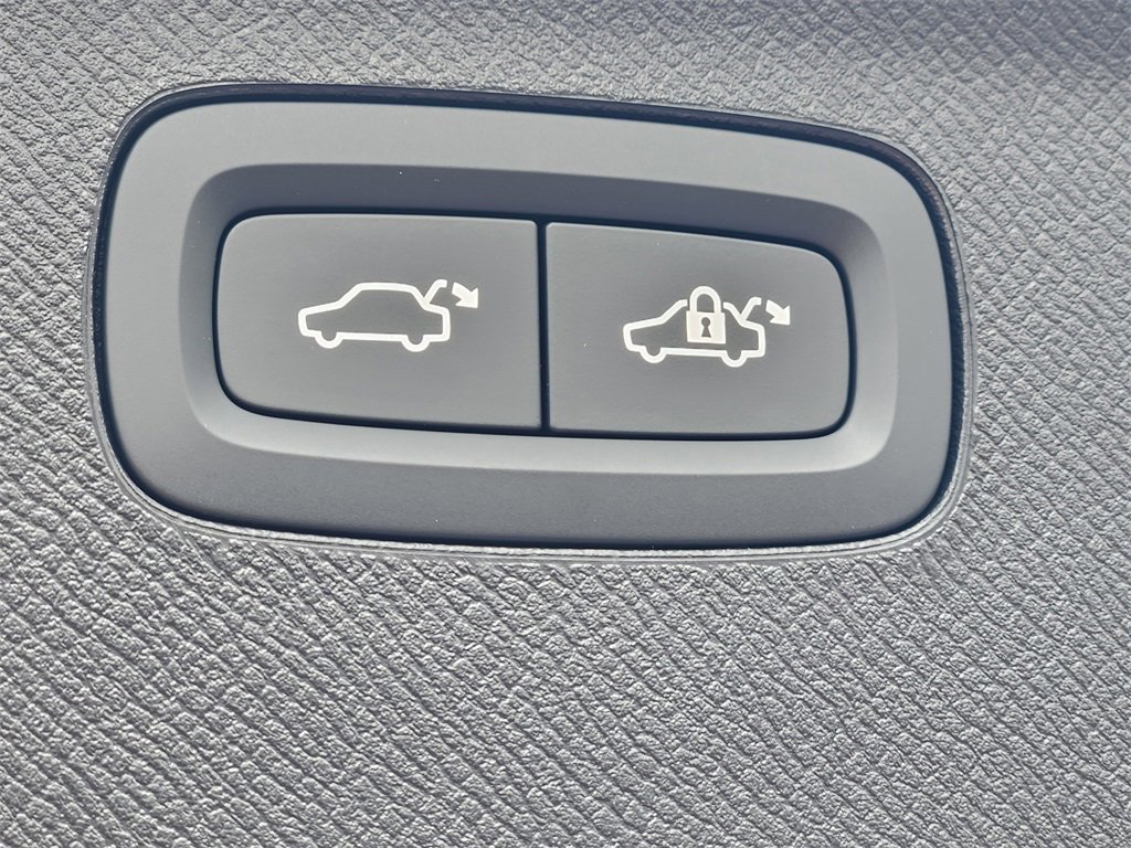 New 2026 Volvo XC90 B6 Plus w/ Protection Package Premier image 24