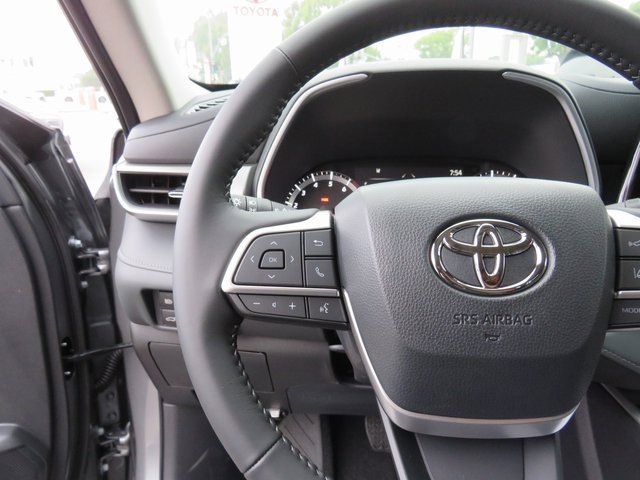 New 2026 Toyota Highlander XLE image 37