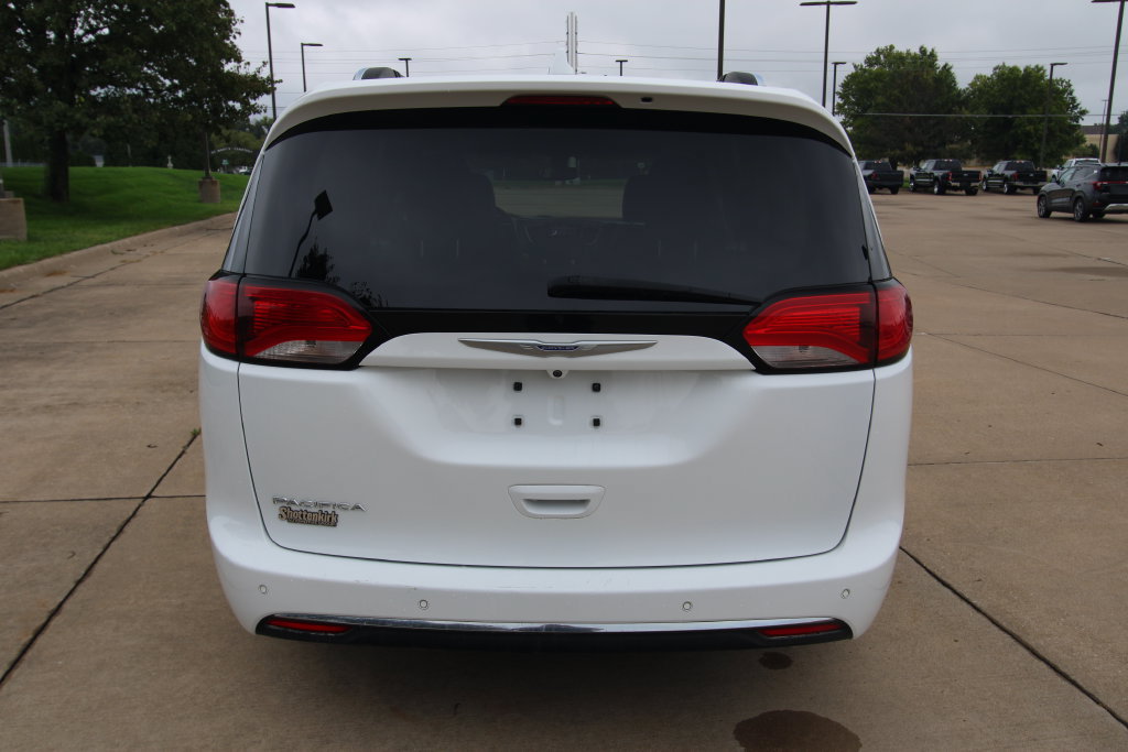 Used 2020 Chrysler Pacifica Touring-L Plus FWD image 18