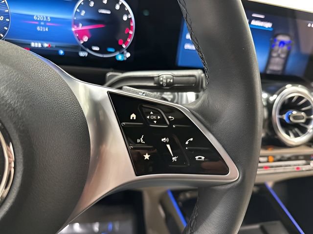 Used 2025 Mercedes-Benz GLB 250 4MATIC image 19