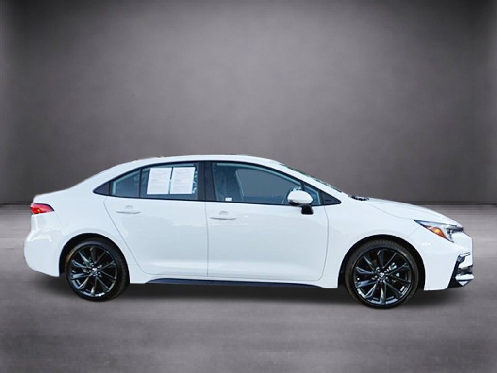 Used 2026 Toyota Corolla SE FWD image 3