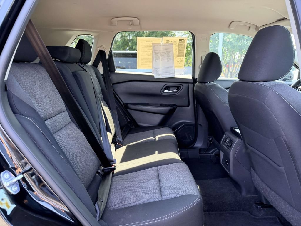 Used 2024 Nissan Rogue SV FWD image 10