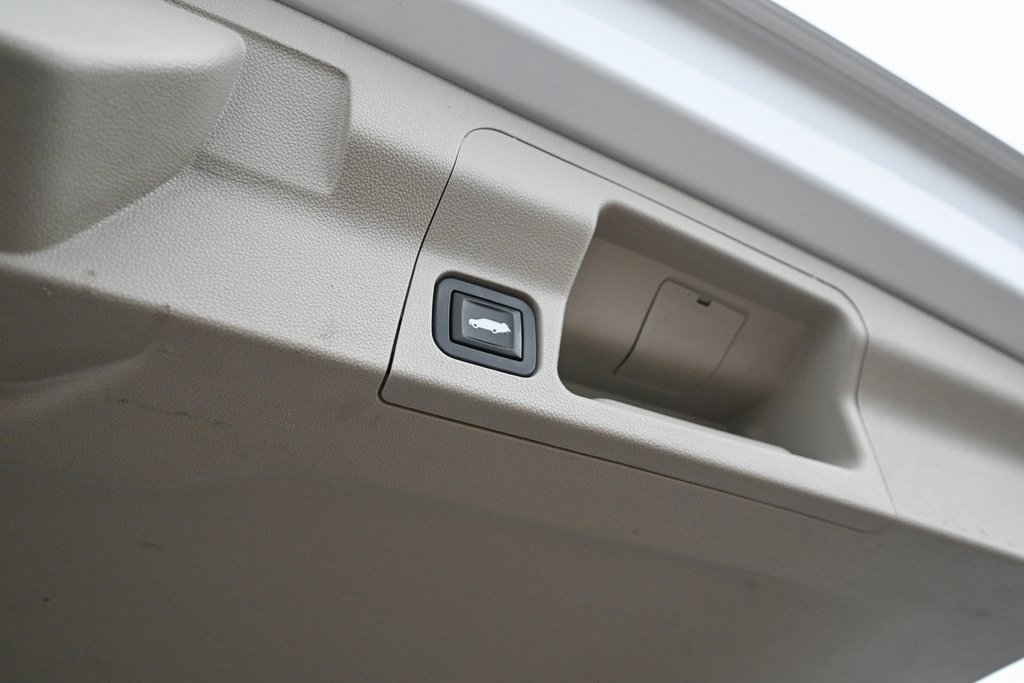 Used 2017 GMC Acadia Denali w/ Technology Package image 18