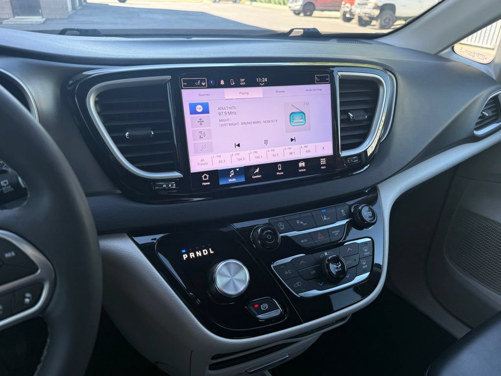Used 2023 Chrysler Pacifica Touring-L FWD image 23