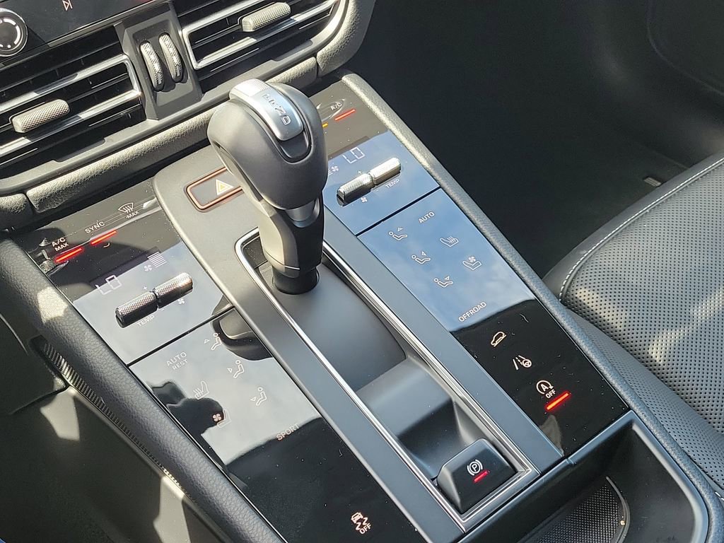 Certified 2025 Porsche Macan image 32