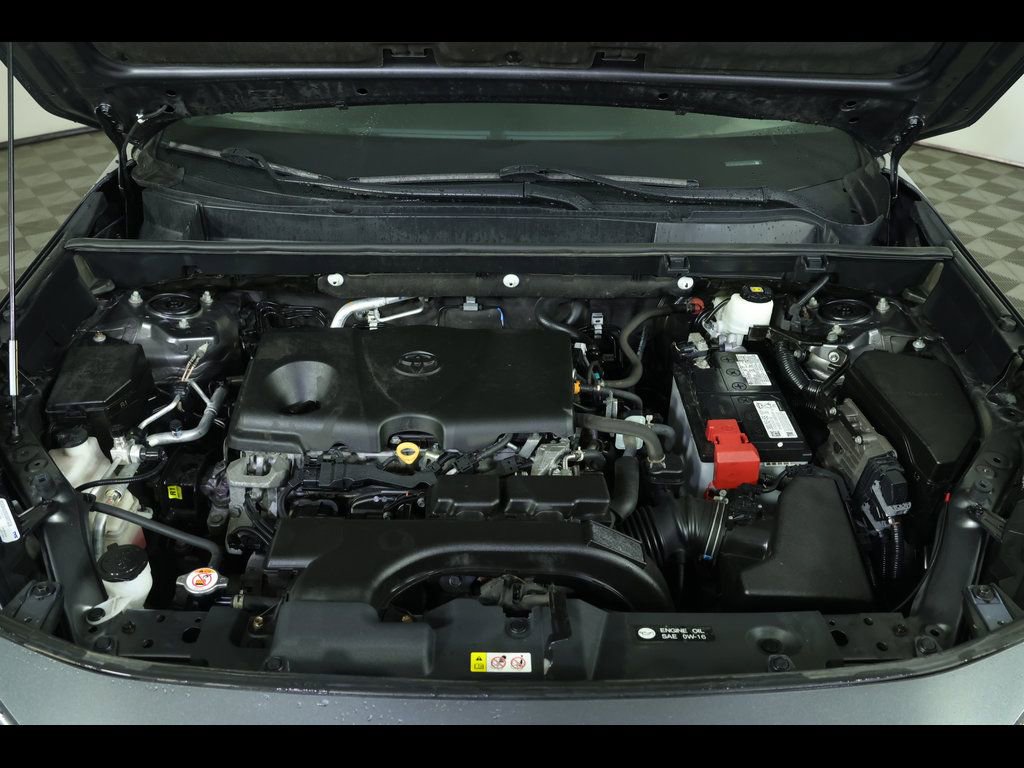 Used 2021 Toyota RAV4 XLE image 18