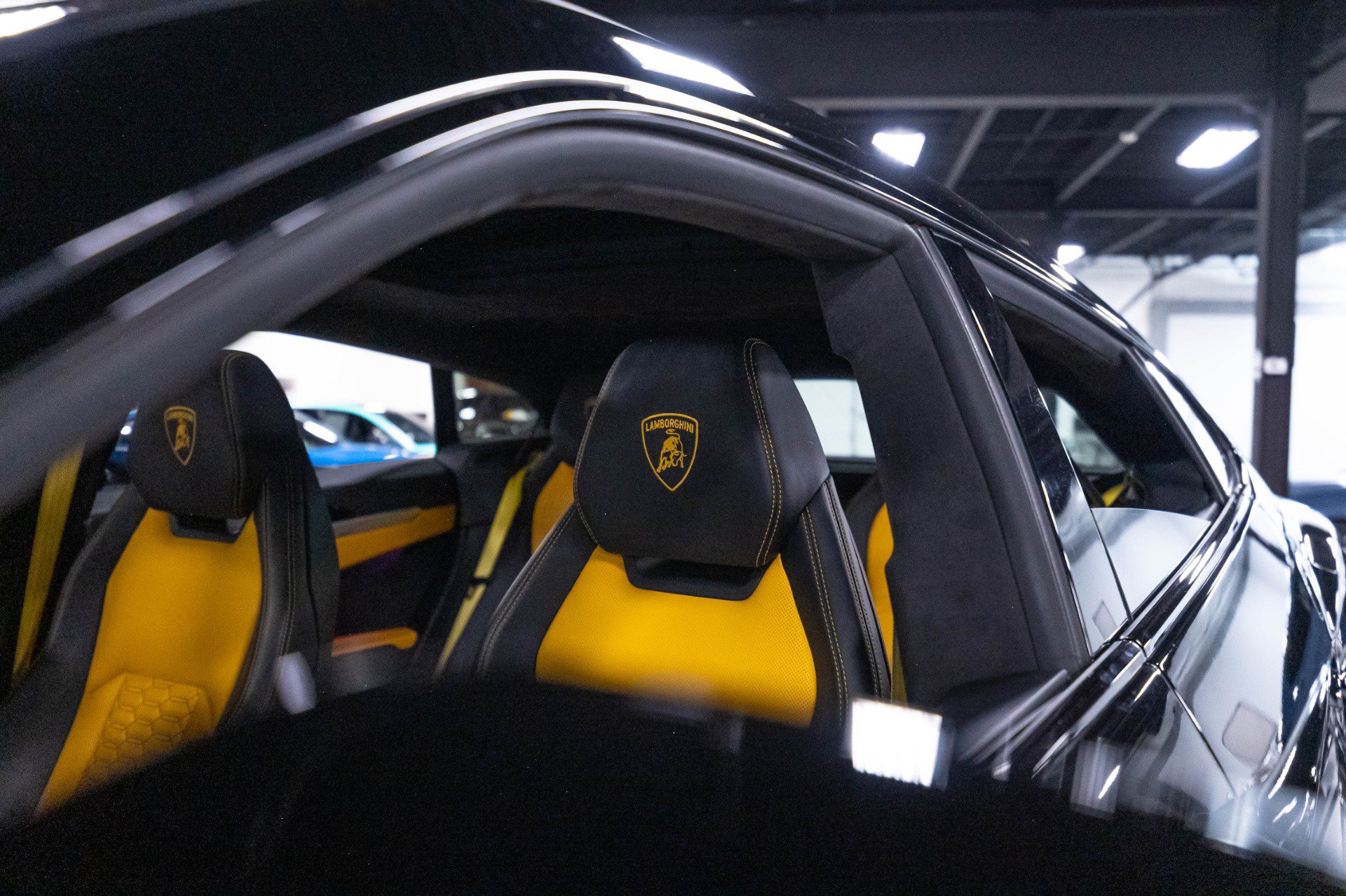 Used 2019 Lamborghini Urus AWD/4WD image 83