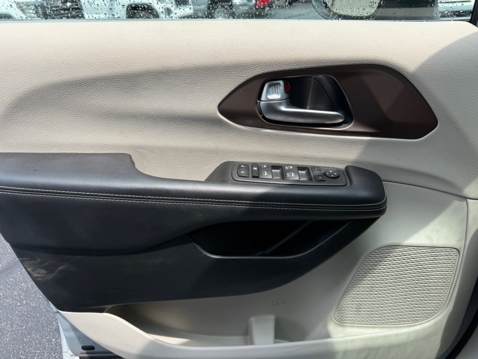 Used 2023 Chrysler Voyager LX FWD image 37
