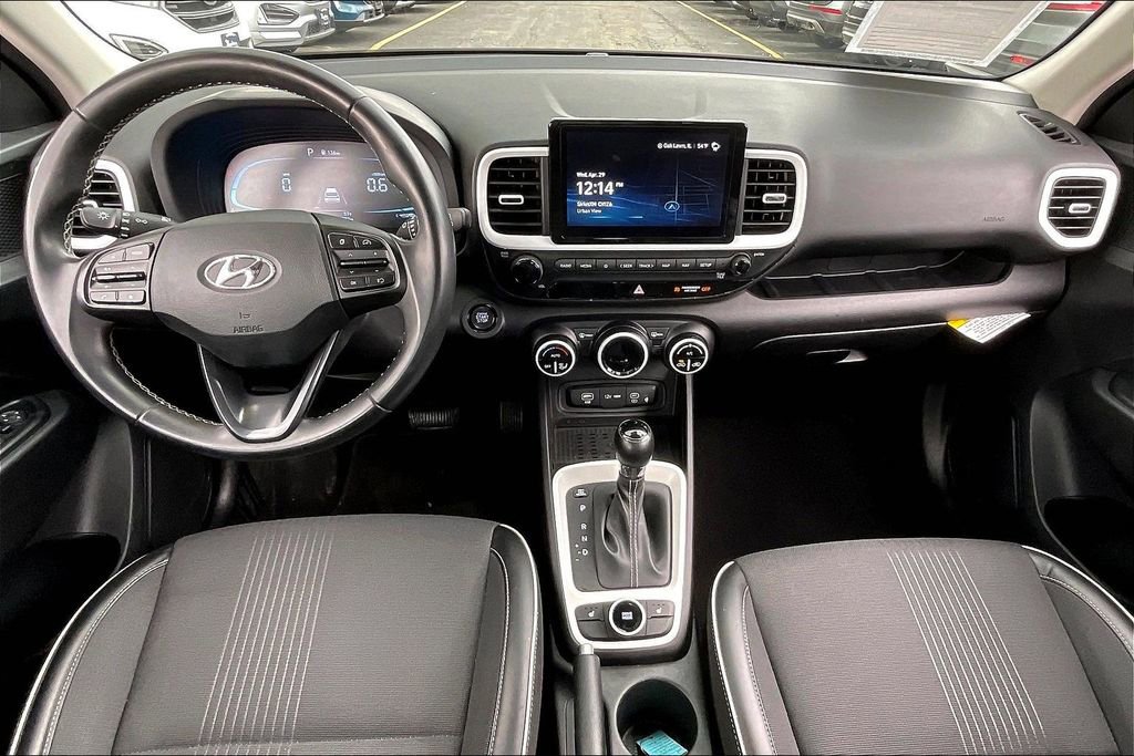 Used 2023 Hyundai Venue Limited FWD image 14