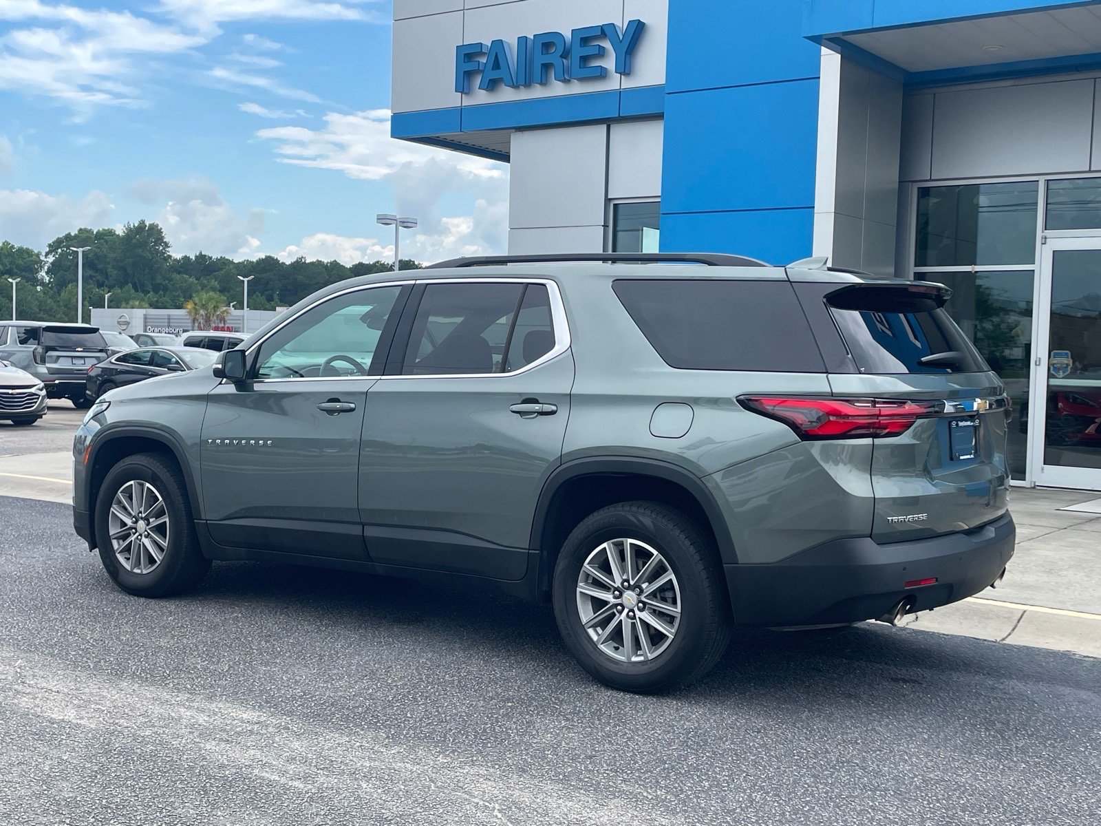 Used 2023 Chevrolet Traverse LT FWD image 3