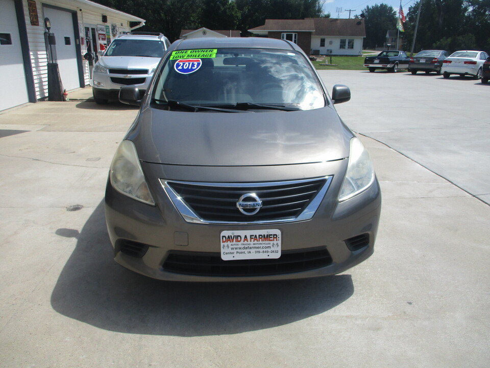 Used 2013 Nissan Versa SV w/ Convenience Pkg FWD image 3