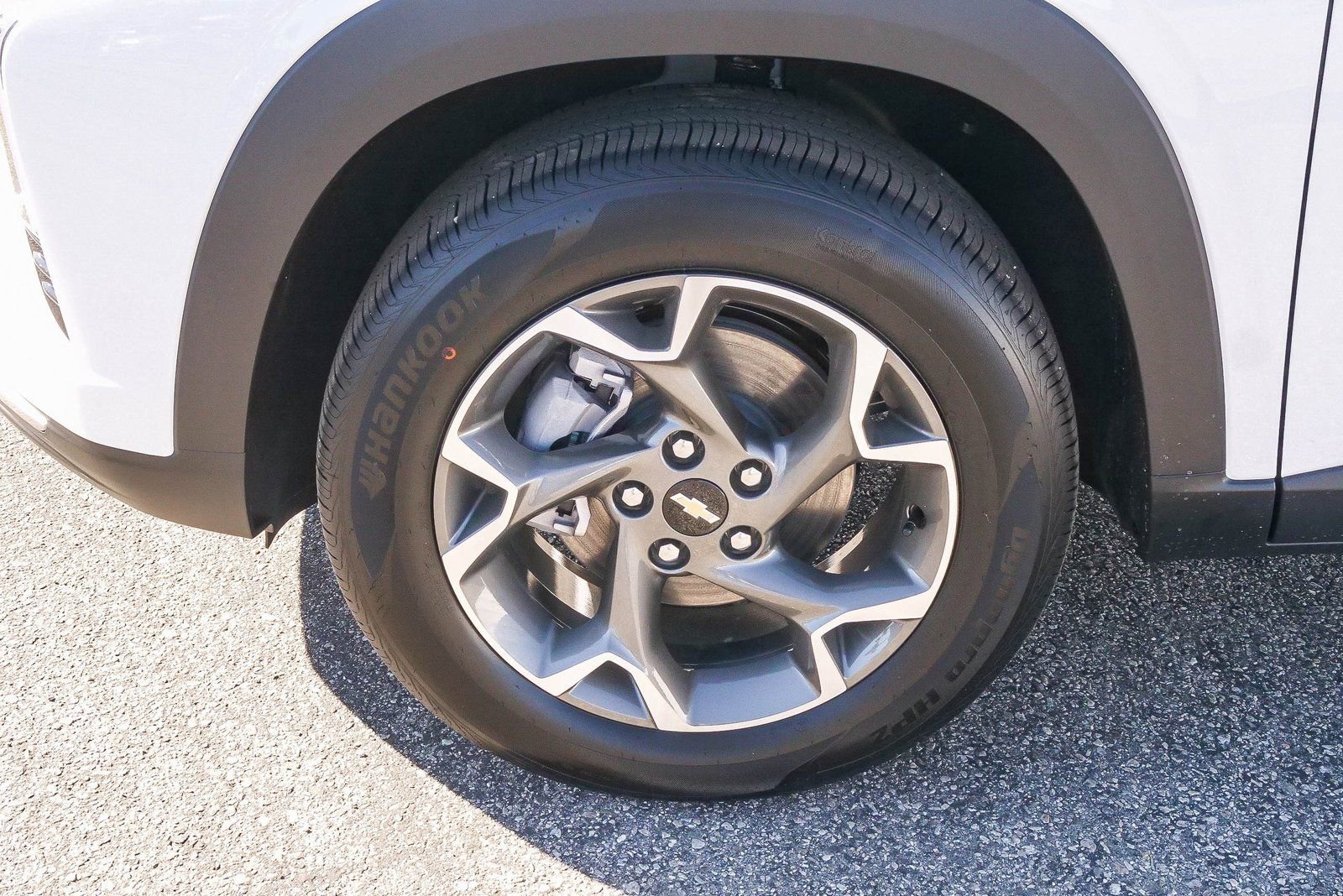 New 2026 Chevrolet Trax LT w/ Driver Confidence Package FWD image 5
