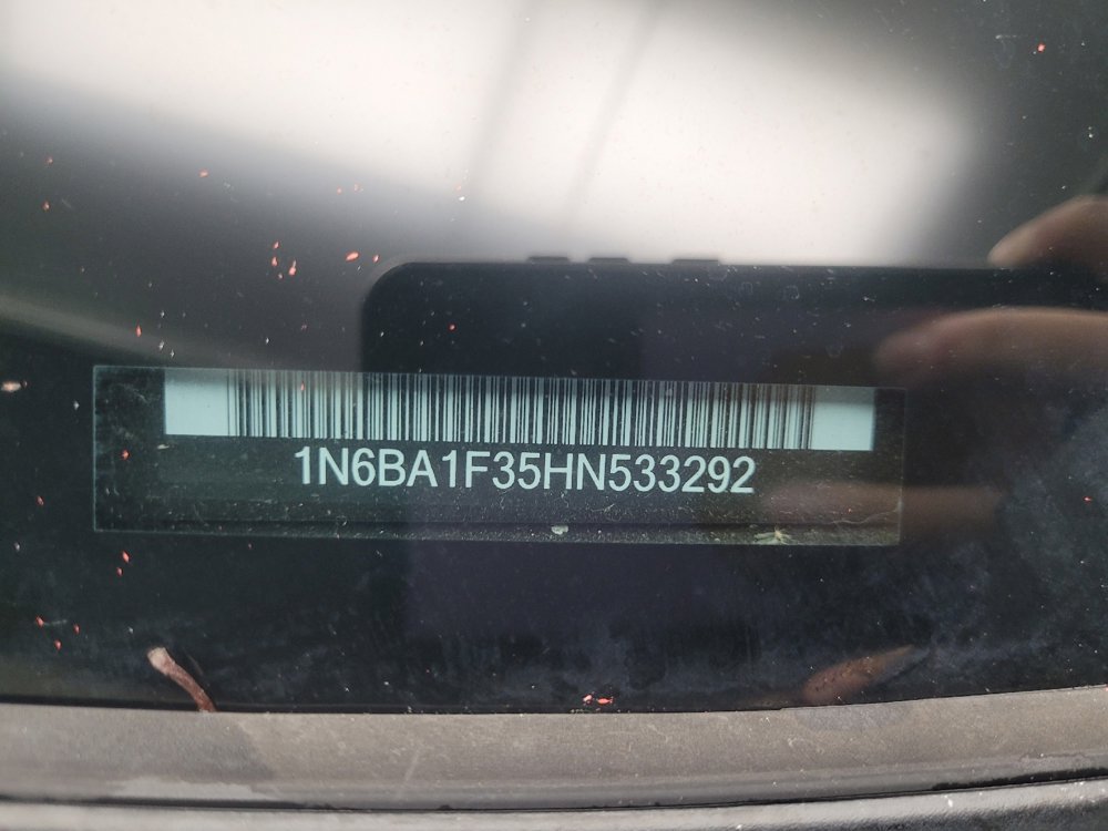 Used 2017 Nissan Titan SV image 33