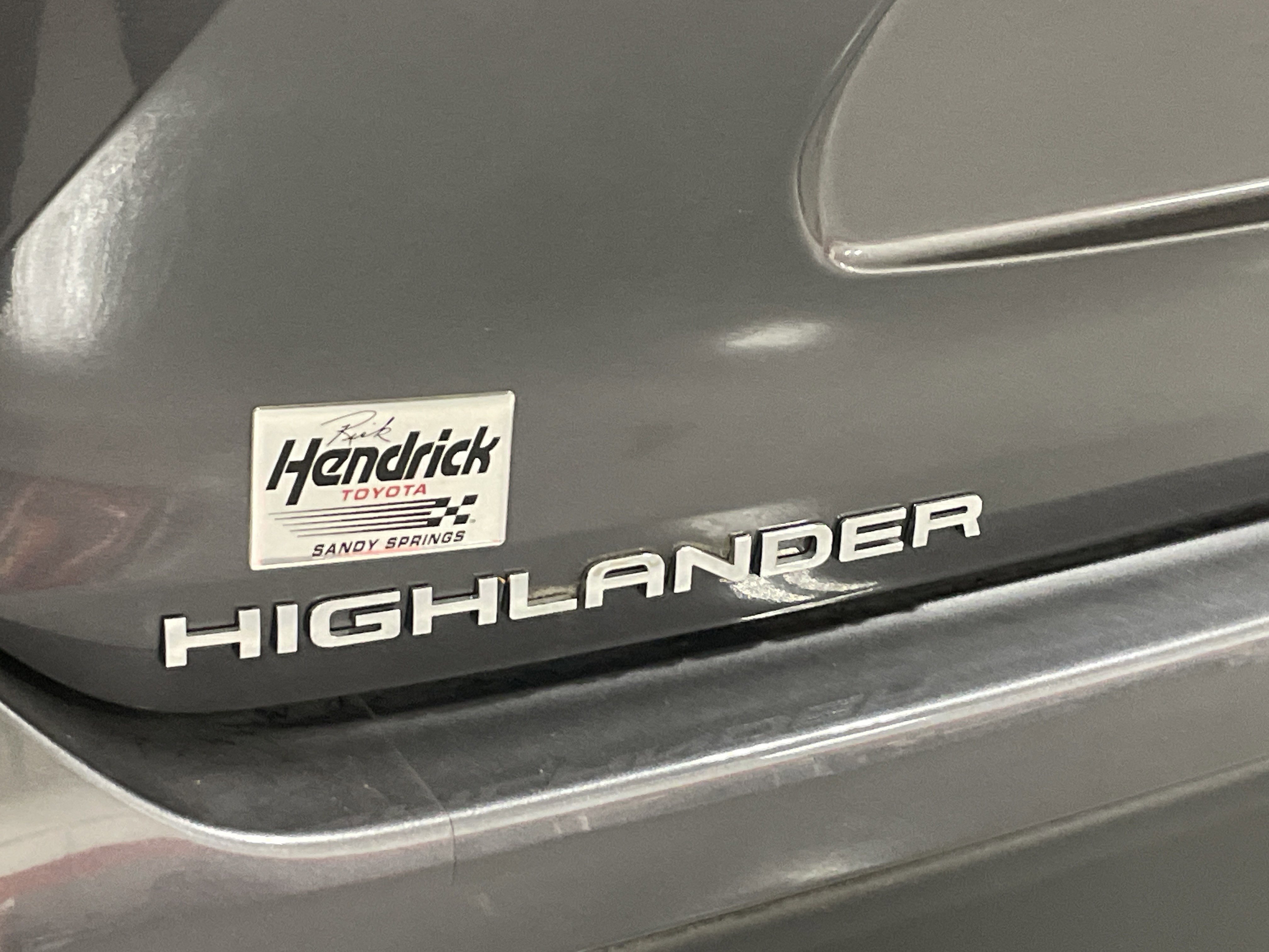 Used 2024 Toyota Highlander XLE FWD image 8