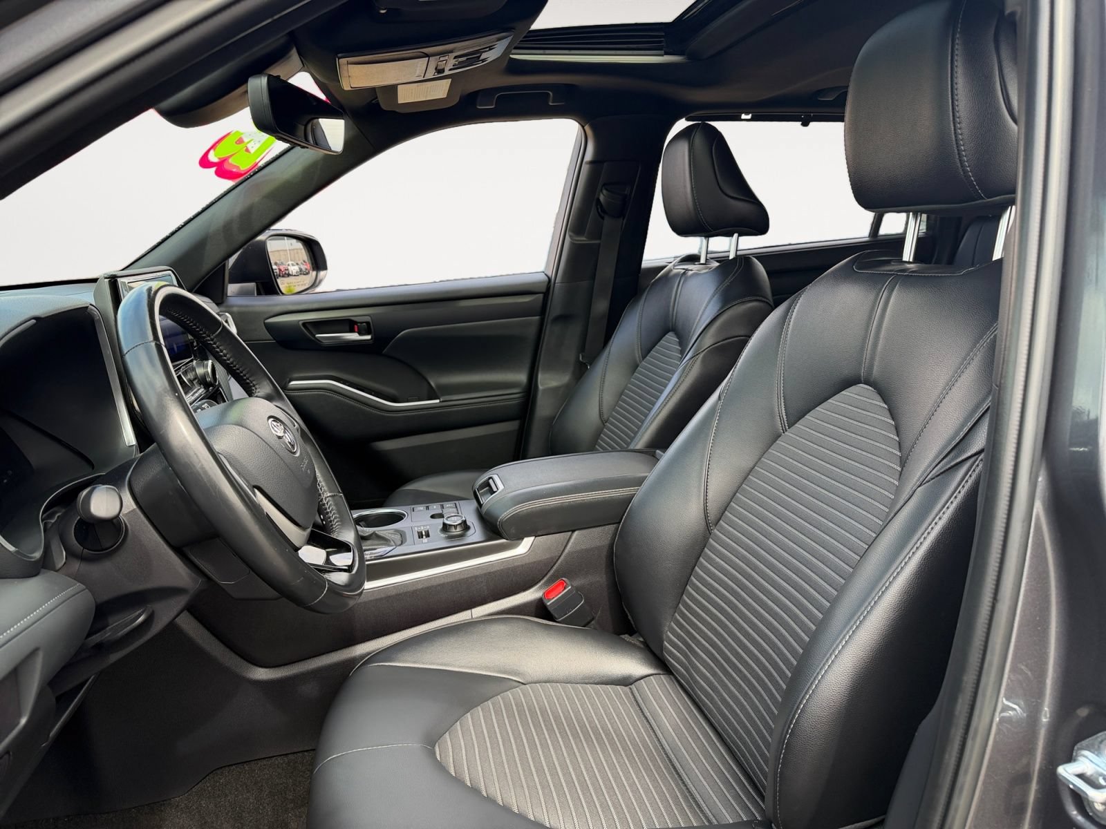 Certified 2025 Toyota Highlander XSE AWD/4WD image 9