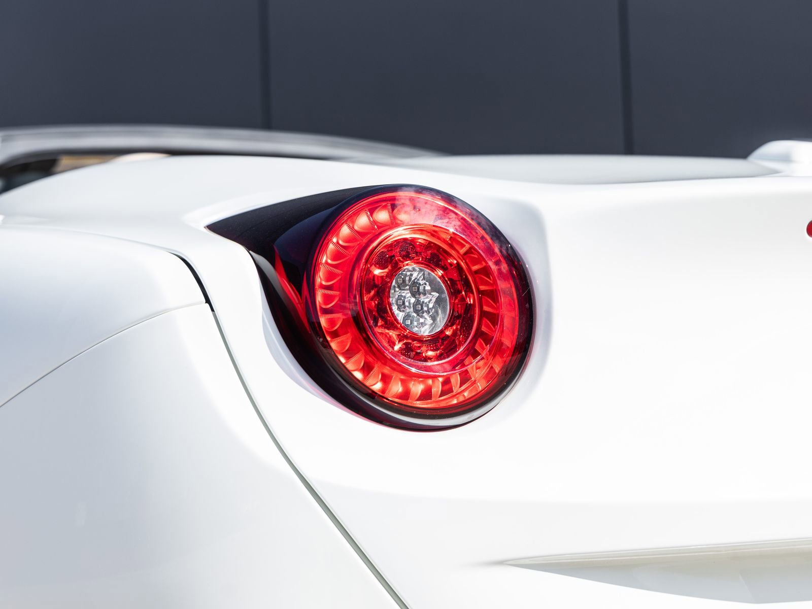 Used 2015 Ferrari California T RWD image 16