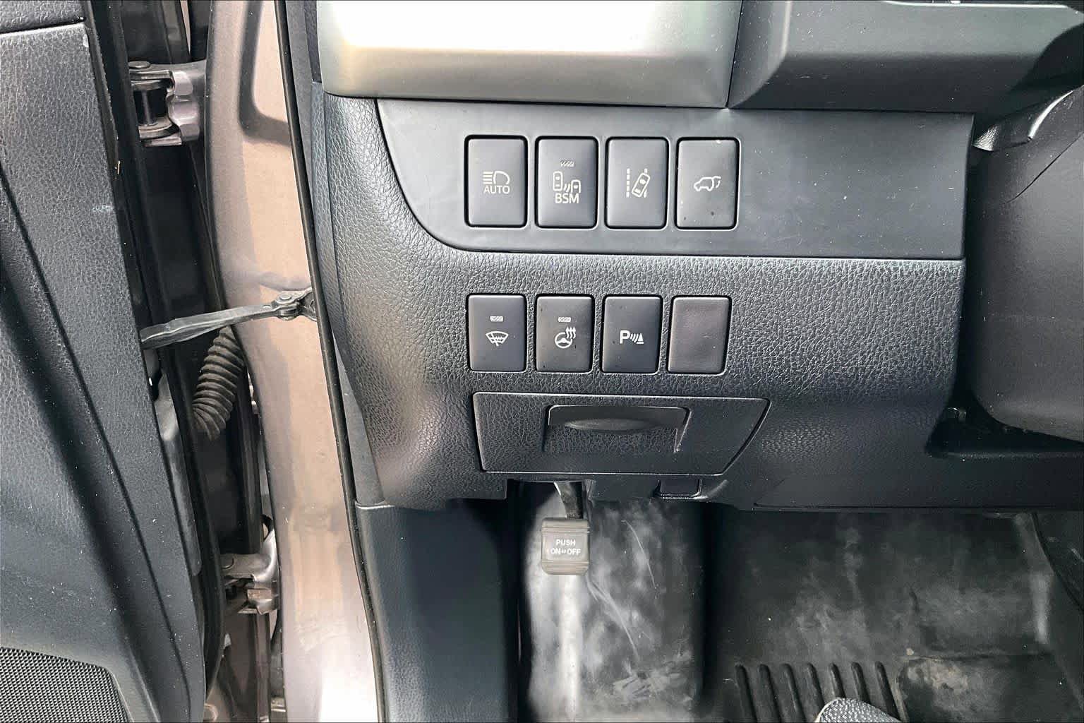 Used 2014 Toyota Highlander Limited Platinum AWD/4WD image 34
