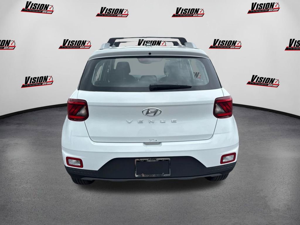 Certified 2025 Hyundai Venue SEL image 6