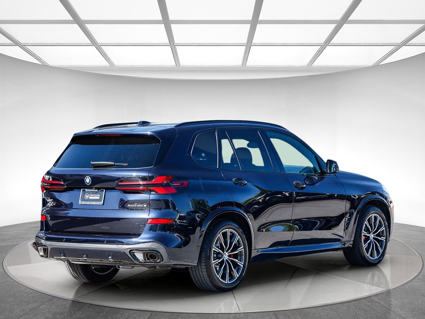 Used 2026 BMW X5 xDrive50e w/ M Sport Package image 4