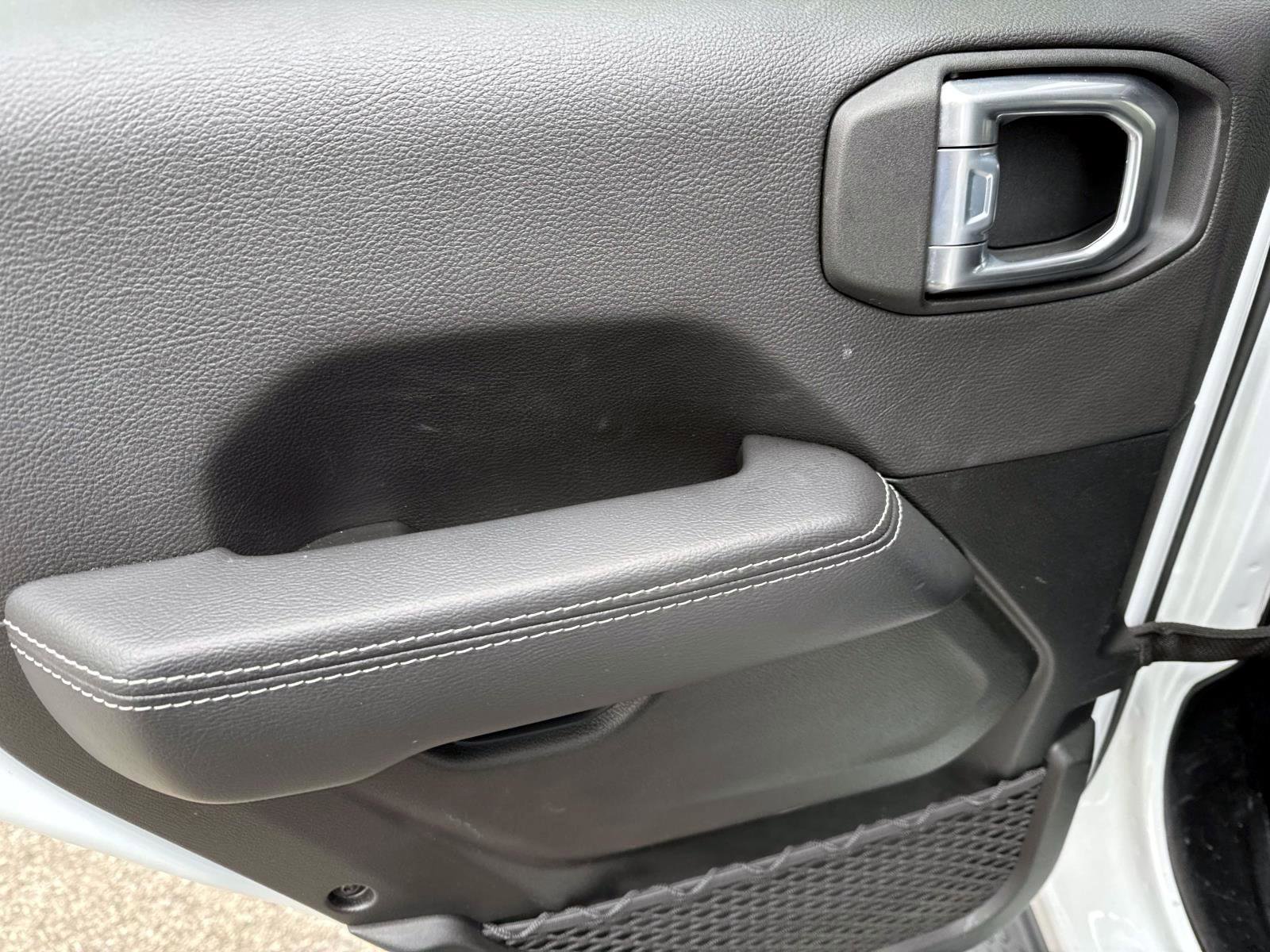 Used 2023 Jeep Wrangler Unlimited Sahara w/ Cold Weather Group image 13