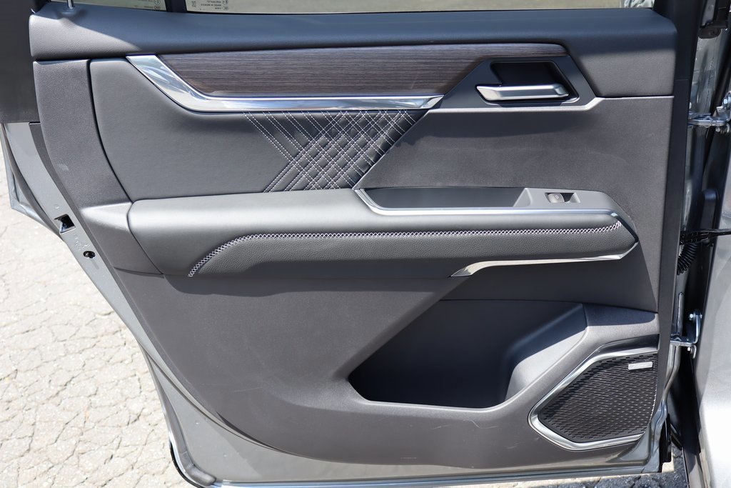 New 2025 GMC Acadia Denali w/ LPO, Floor Liner Package image 18