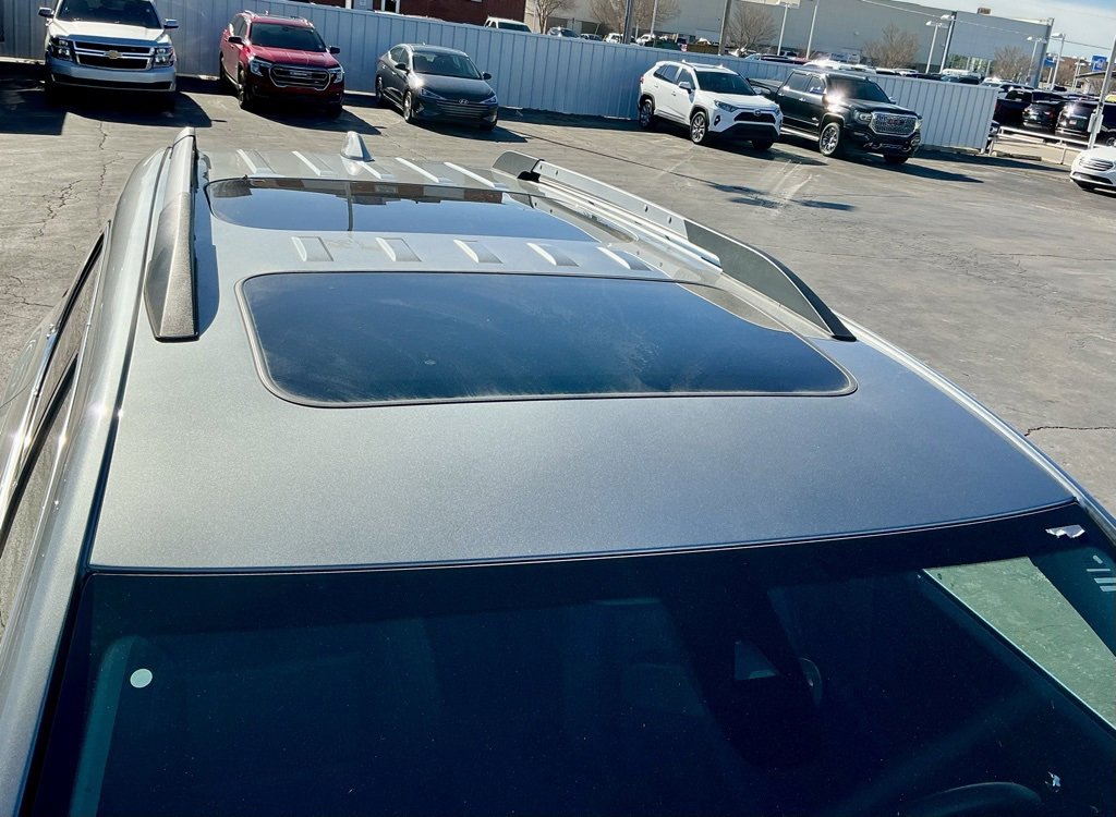 Used 2023 GMC Acadia SLT w/ Technology Package image 12