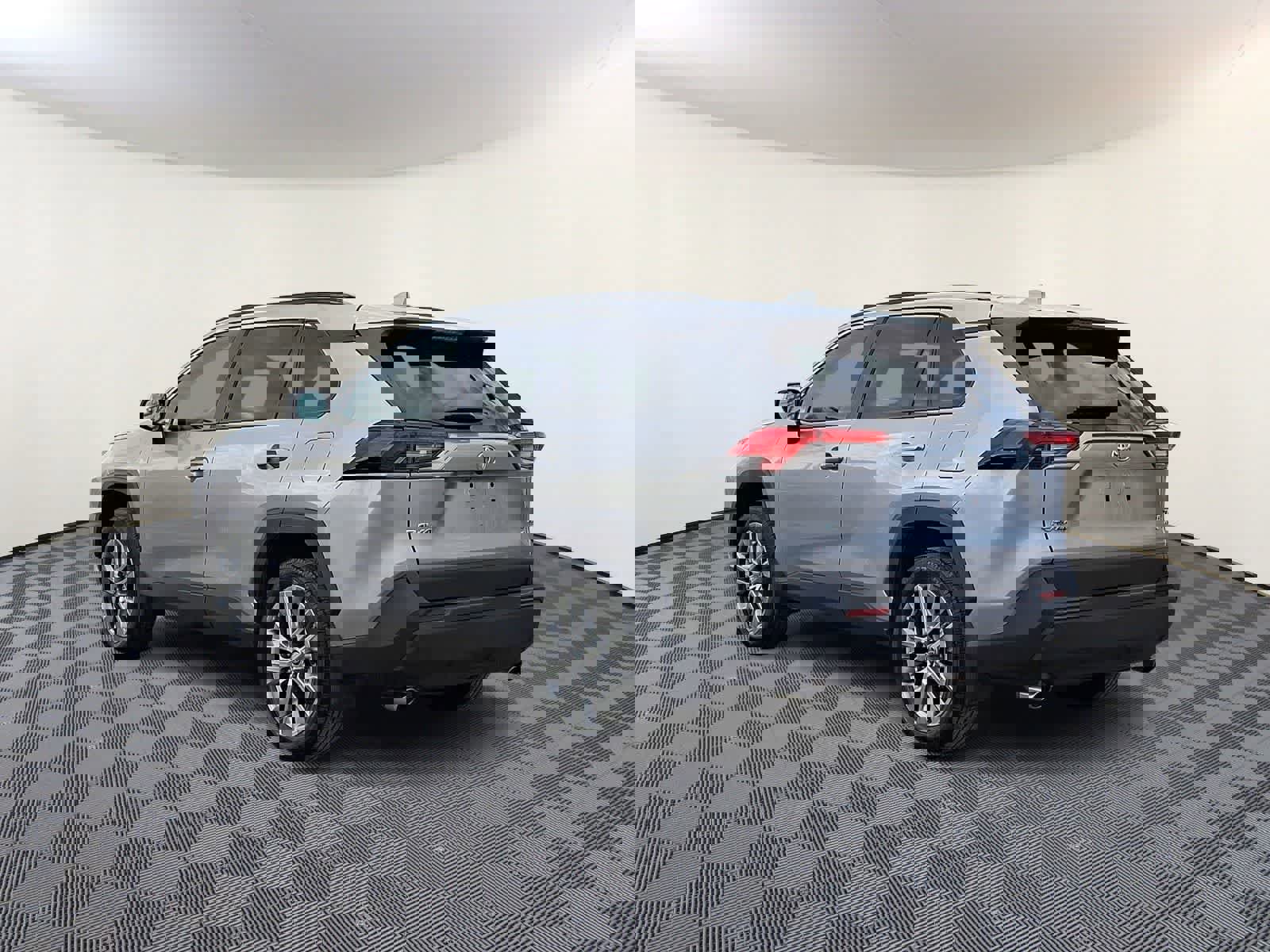 Used 2023 Toyota RAV4 XLE Premium image 9