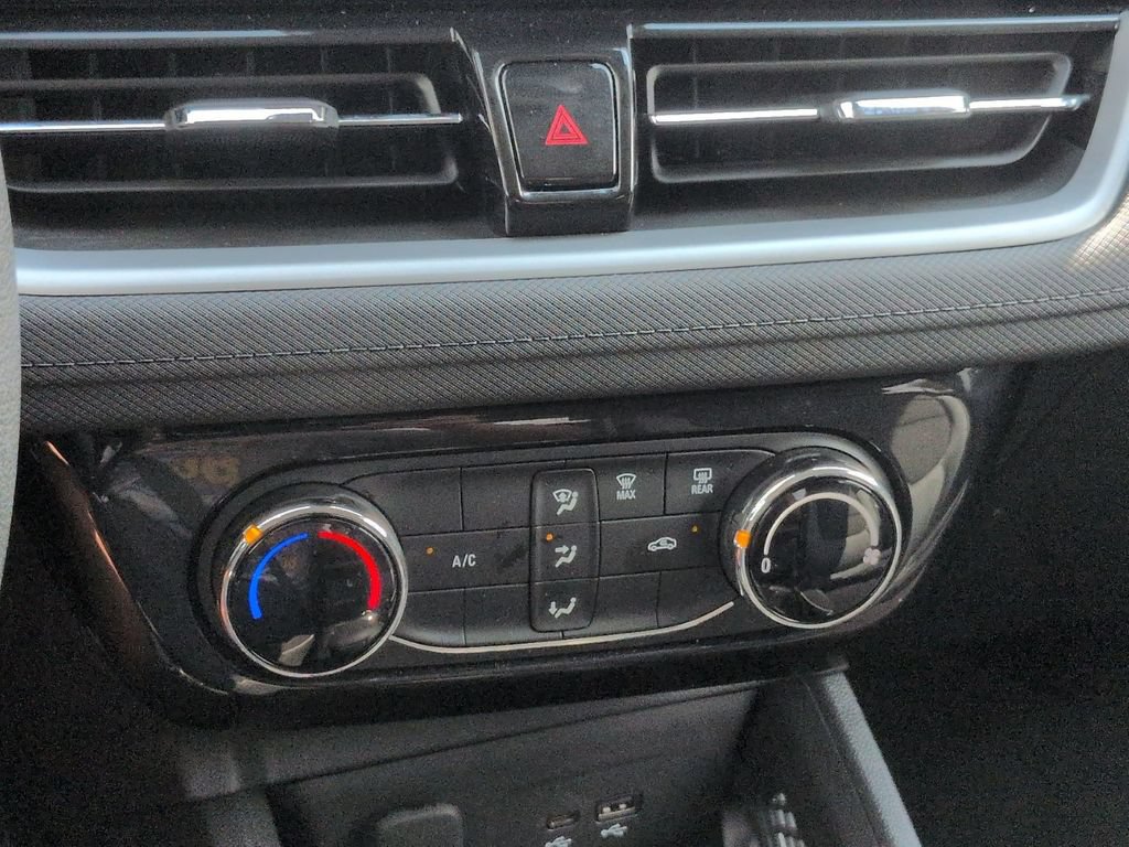 Used 2025 Chevrolet TrailBlazer LT AWD/4WD image 24