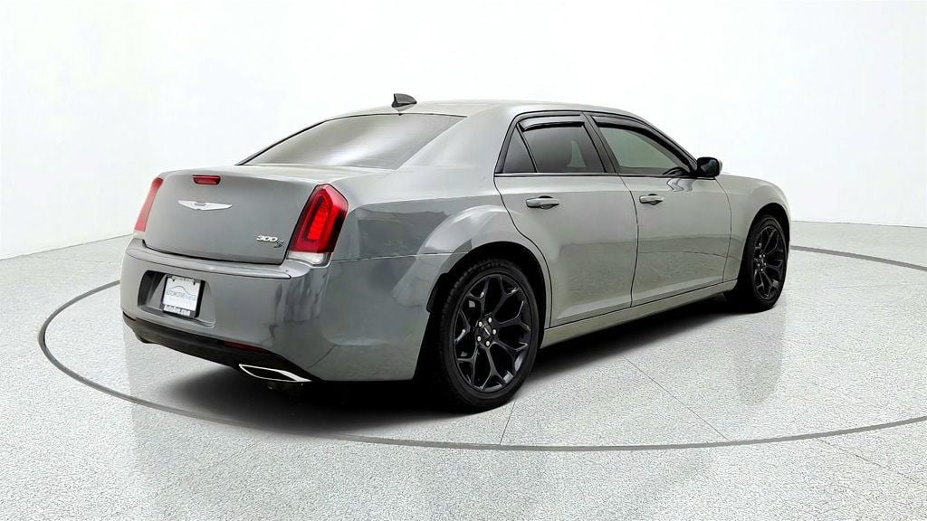 Used 2019 Chrysler 300 S RWD image 5