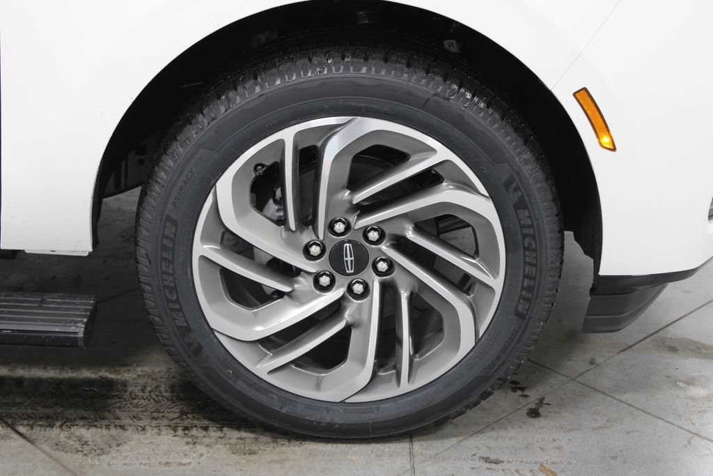New 2026 Lincoln Navigator Reserve AWD/4WD image 13