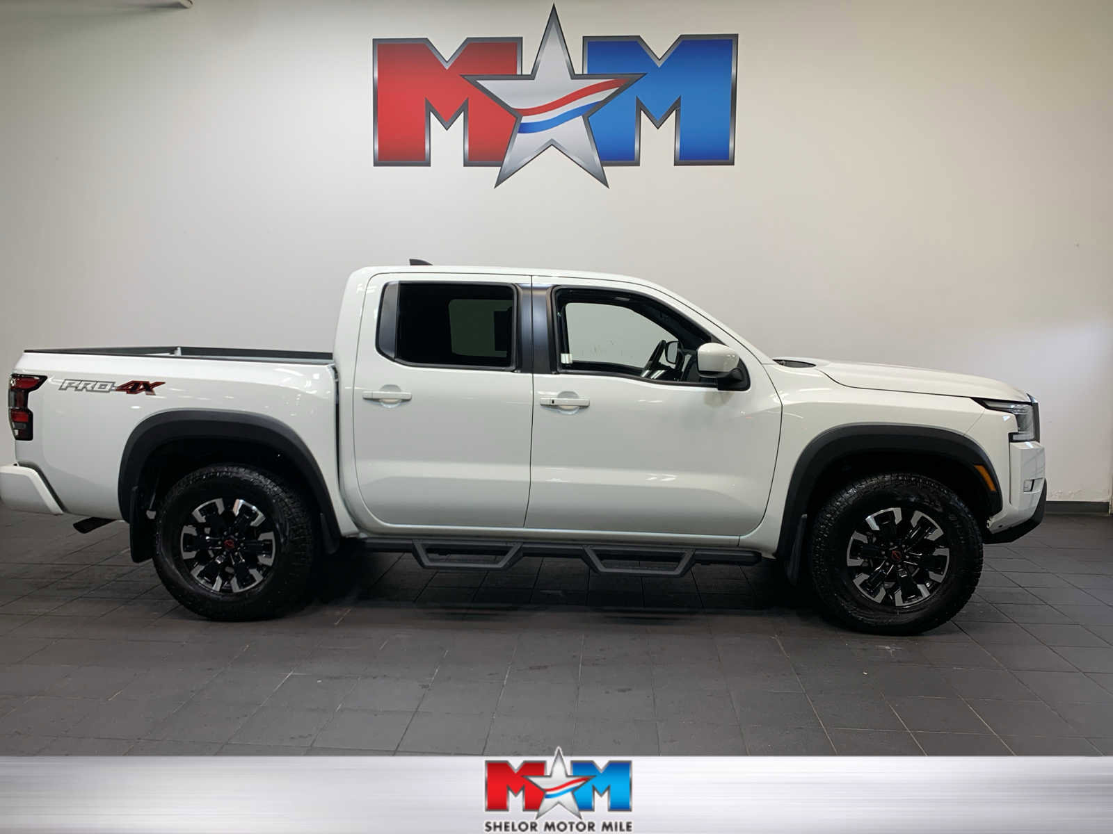 Used 2024 Nissan Frontier PRO-4X w/ Technology Package image 1