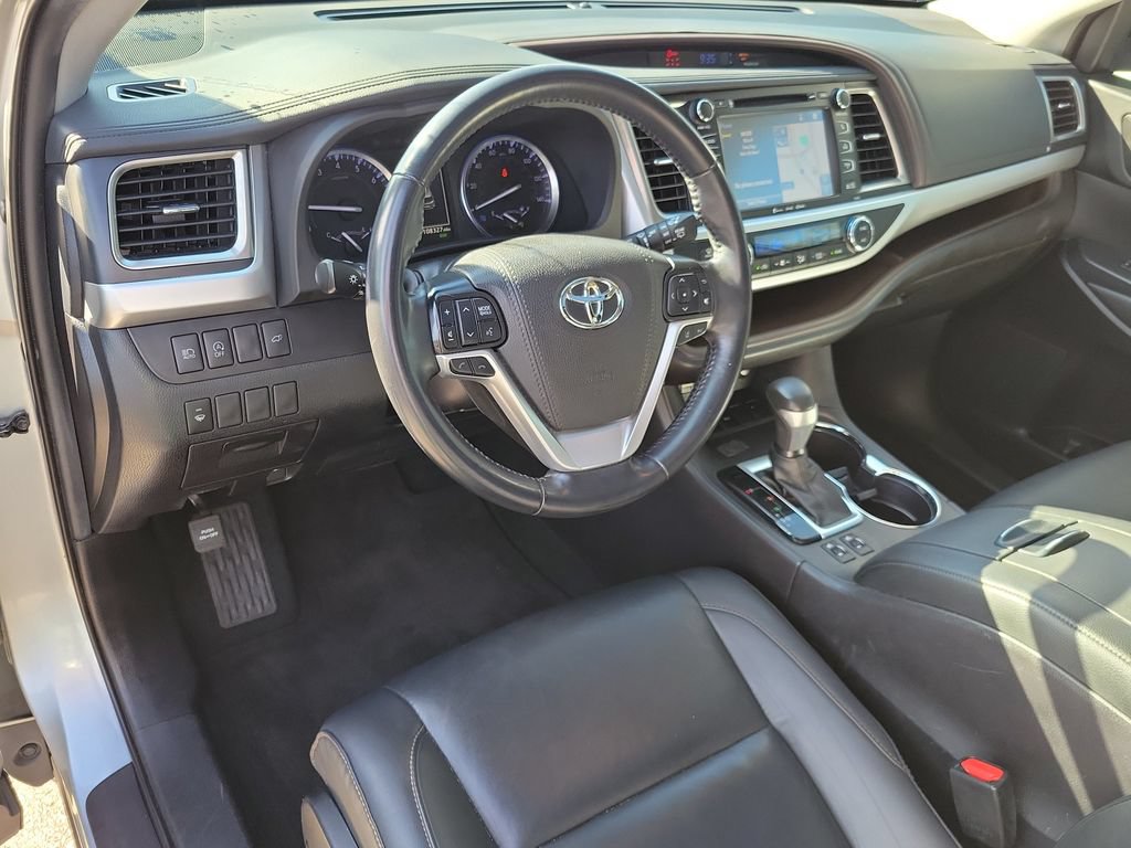 Used 2019 Toyota Highlander XLE FWD image 23
