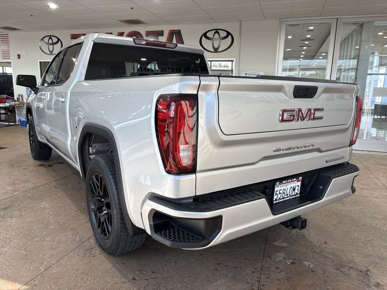 Used 2022 GMC Sierra 1500 Elevation RWD image 8