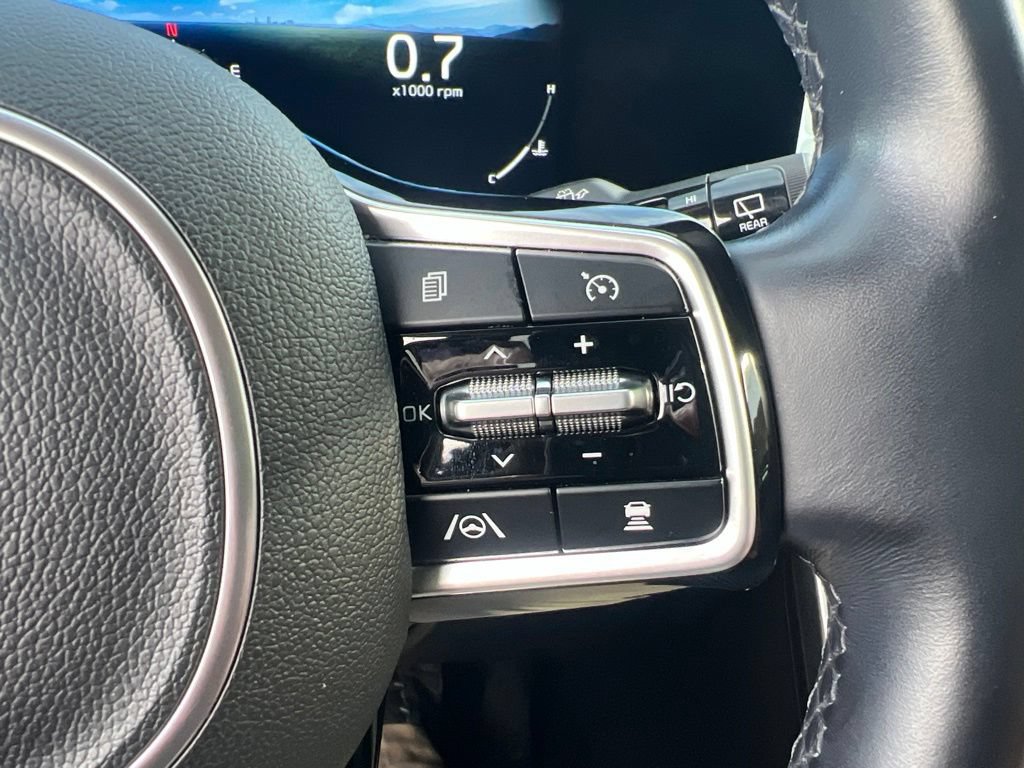 Certified 2023 Kia Carnival SX FWD image 53