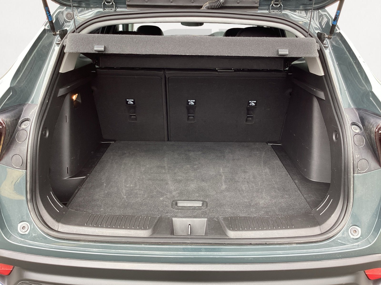 Used 2025 Chevrolet Trax LT FWD image 16